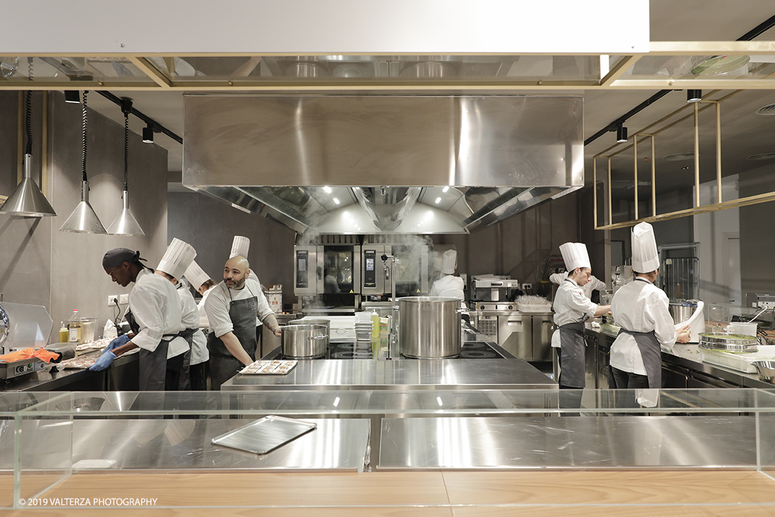 _G3I1262 copia.jpg - 13/04/2019. Torino. Apertura , nell'ex Palazzo Fuksas, del Mercato Centrale nel quartiere di Porta Palazzo, da un'idea di Umberto Montano imprenditore della ristorazione. Nella foto  il ristorante la Farmacia del Cambio